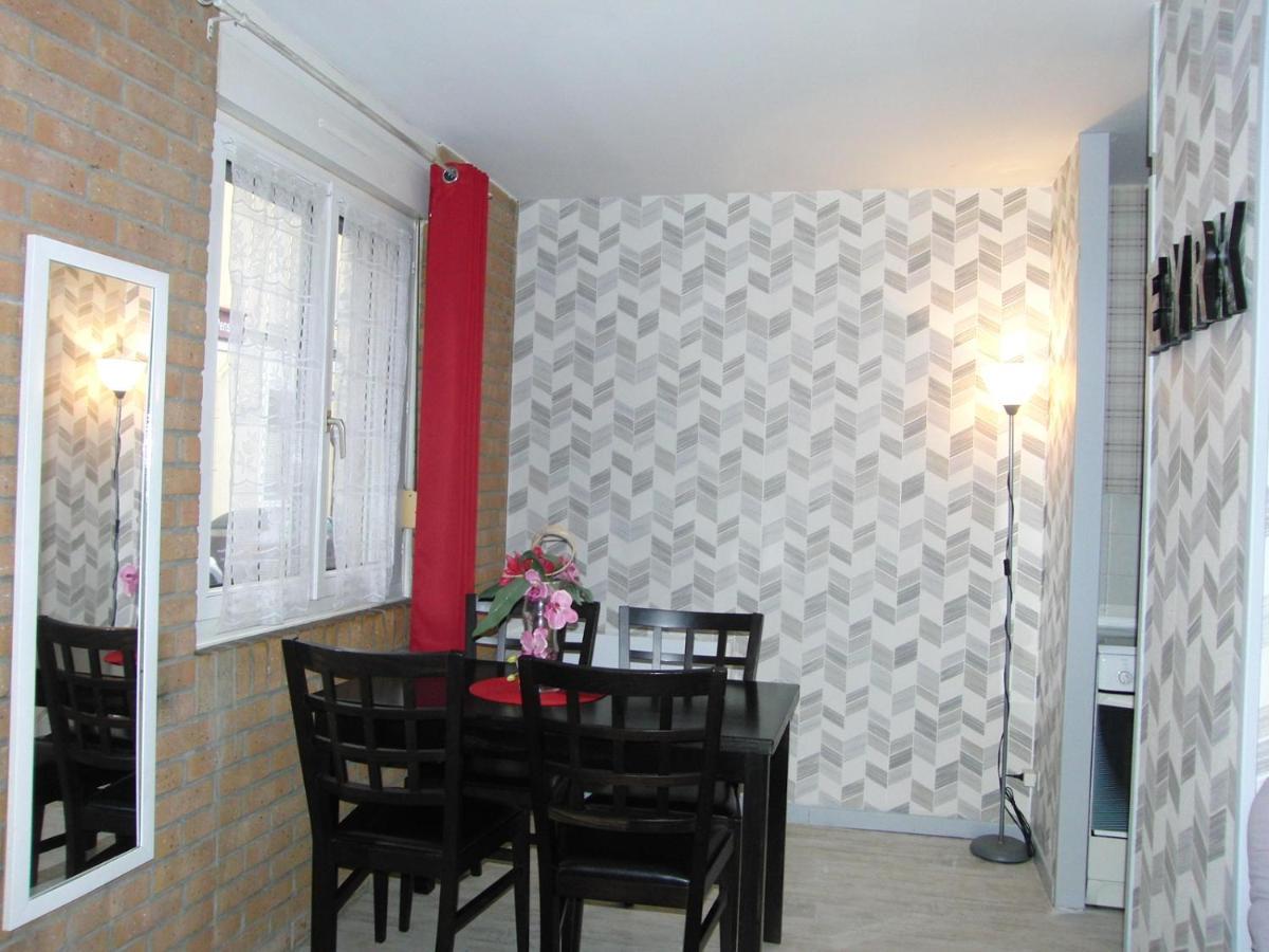 Une Petite Halte Calais Exterior photo